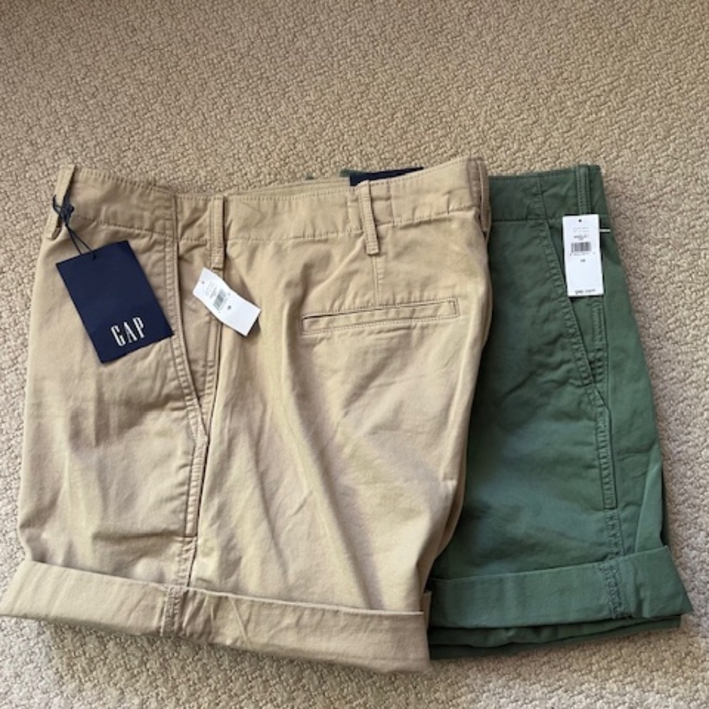 NWT, Gap 5" khaki short, Size 10 (2 pairs available)